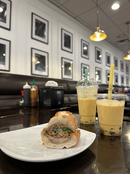 Hoang Ty - Banh Mi & Pho 4