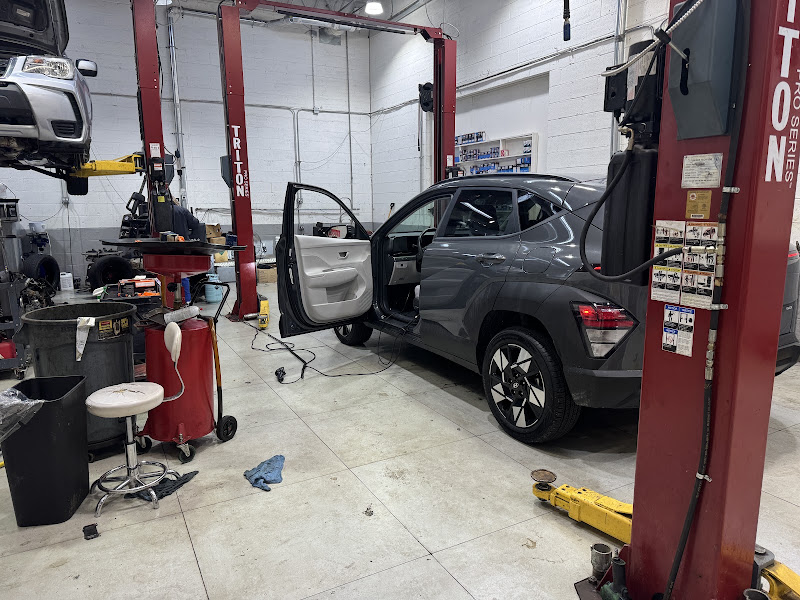VIETNAM AUTO REPAIR SHOP -SUA XE IN FALLS CHURCH VIRGINIA 2