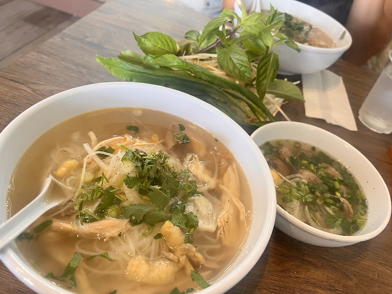 Pho Ga Hien Vuong Noodle House 4