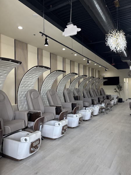 Fifth Nail Lounge 3