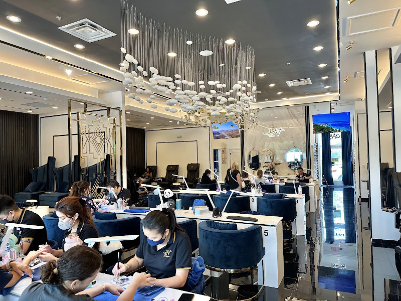 LV Nails Lounge 4