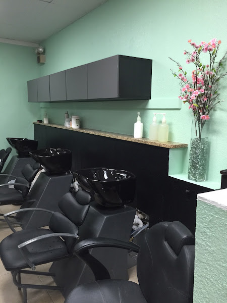 R Salon & Spa Salon 5