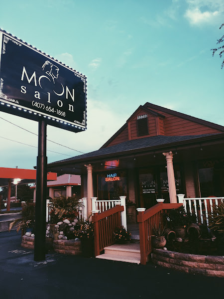Moon Salon 5