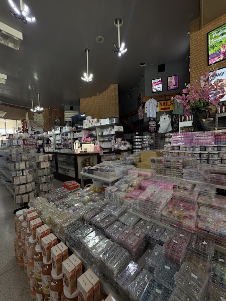 Dustin's Nail Supply 4