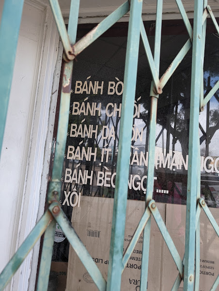 CaMau Bakery & Deli 4