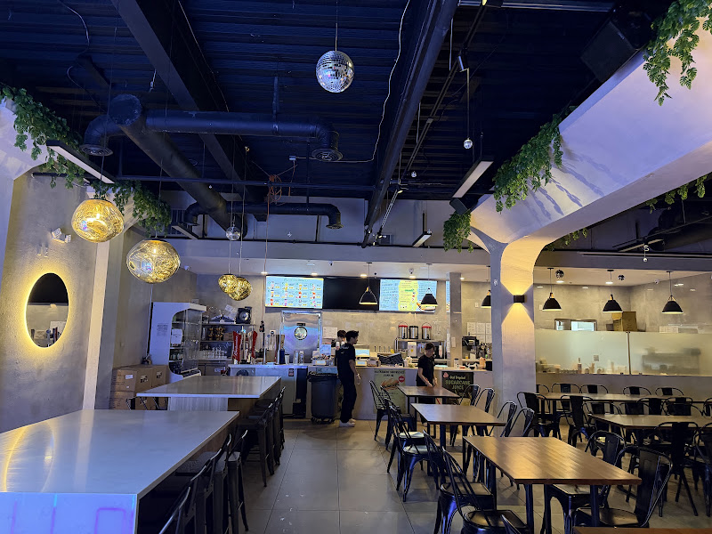 SAIGON DISTRICT KITCHEN AND BAR 5
