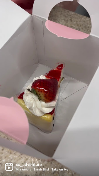 Sweet Hut Bakery & Cafe 3