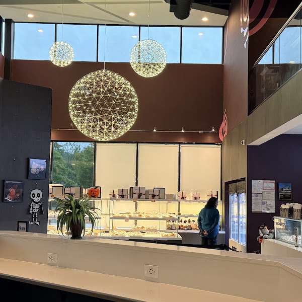 Sweet Hut Bakery & Cafe 4