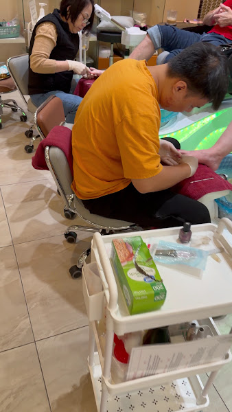 2V Nail Lounge 3