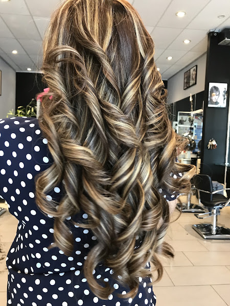Q Hair Studio 4