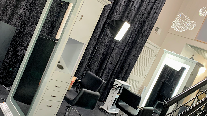 1124 Salon