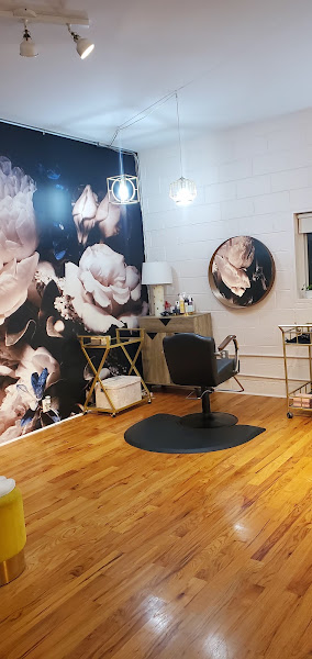 Pink Lemon Salon & Boutique 4