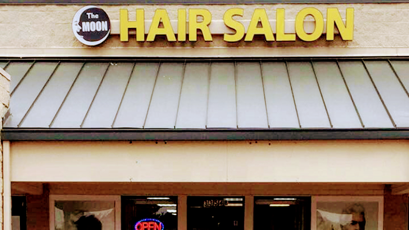 The Moon Hair Salon And Barbershop حلاق عربي 2