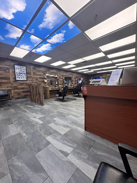 The Moon Hair Salon And Barbershop حلاق عربي 5