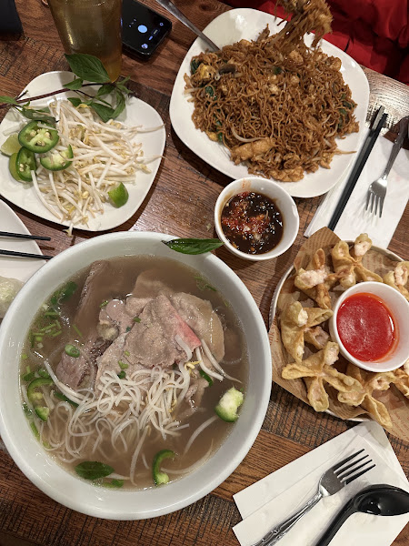 Pho Xe Lua Viet Thai Restaurant 4