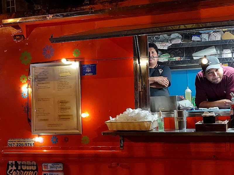 eltoroserranophillyfoodtruck 2
