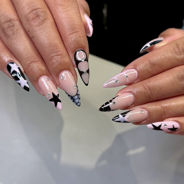 Aura Nail & Head Spa 3
