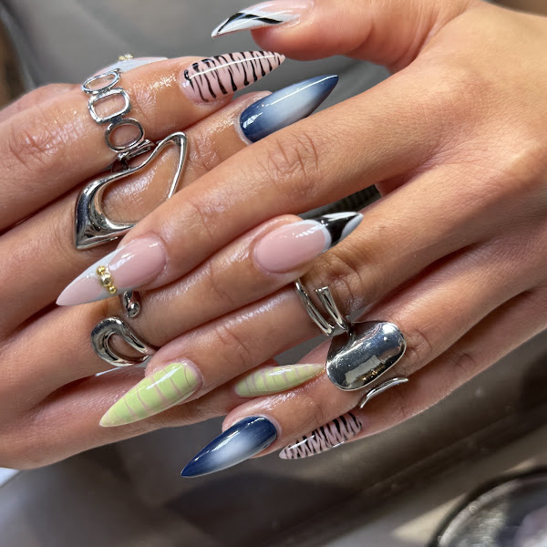 Aura Nail & Head Spa 4