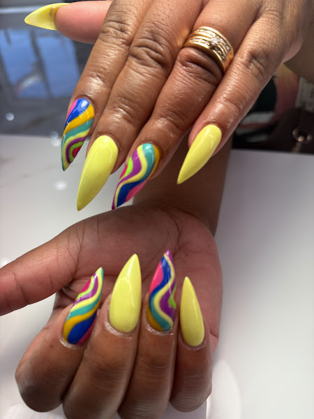 HD NAIL BAR & LASHES 5