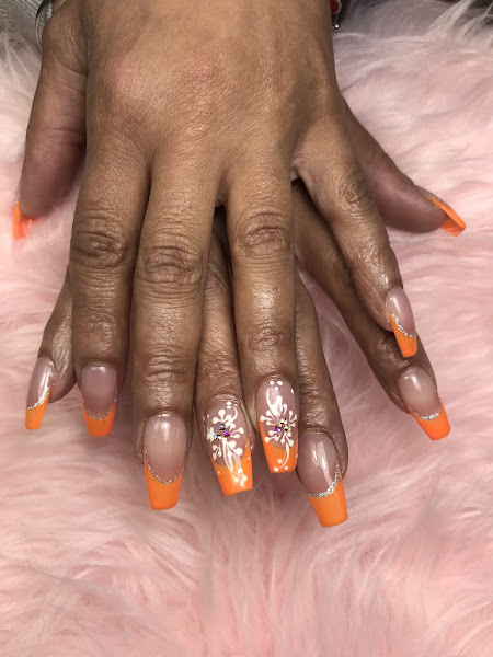 P T Nails Salon 4