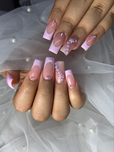DLuxe Nails 4