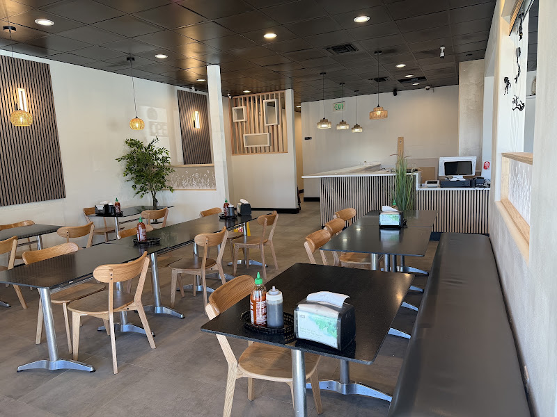 Mr. Pho Vietnamese Restaurant 4