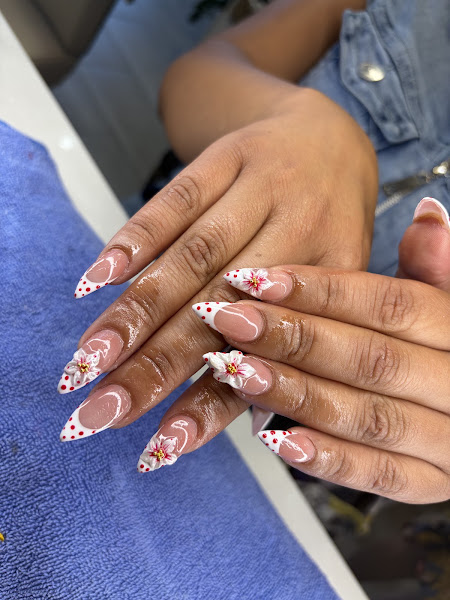 Helena Nails & Spa