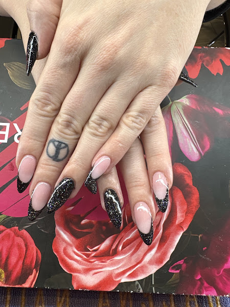 Helena Nails & Spa 4