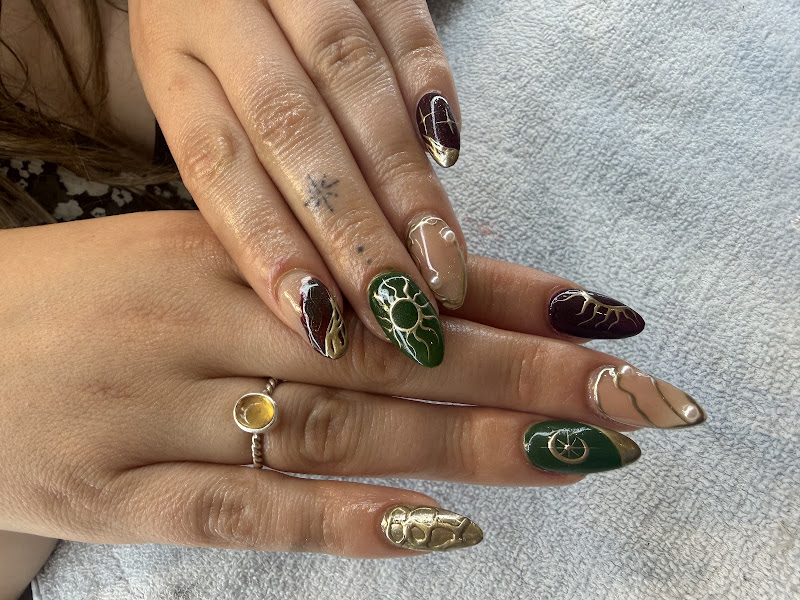 Helena Nails & Spa 5