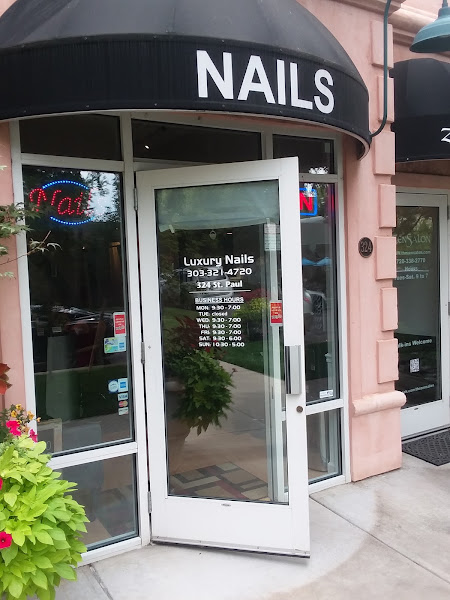 Luxury Nails Salon 2