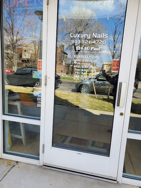 Luxury Nails Salon 4