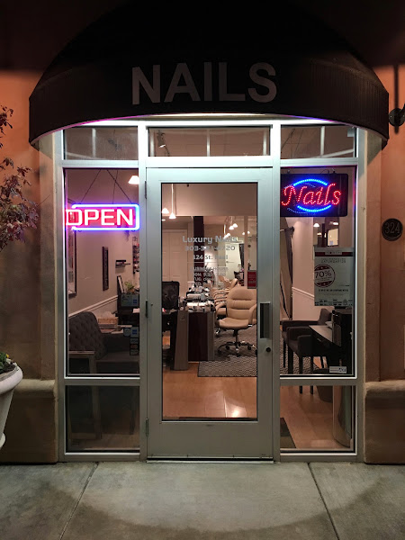 Luxury Nails Salon 5