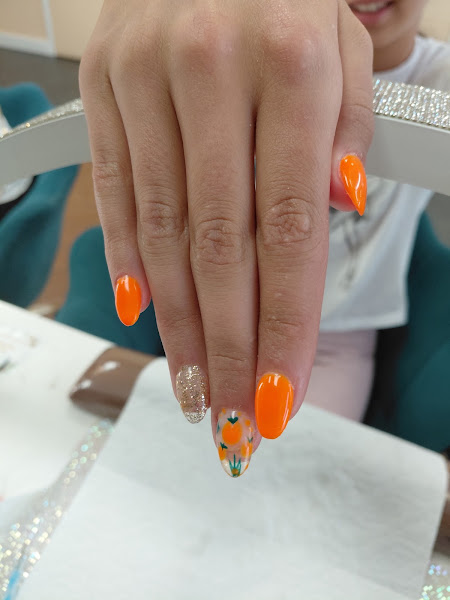 GG NAILS 4