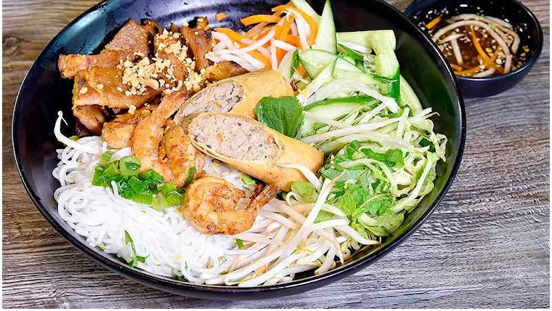 Mr. Pho - California Kitchen & Bar 3