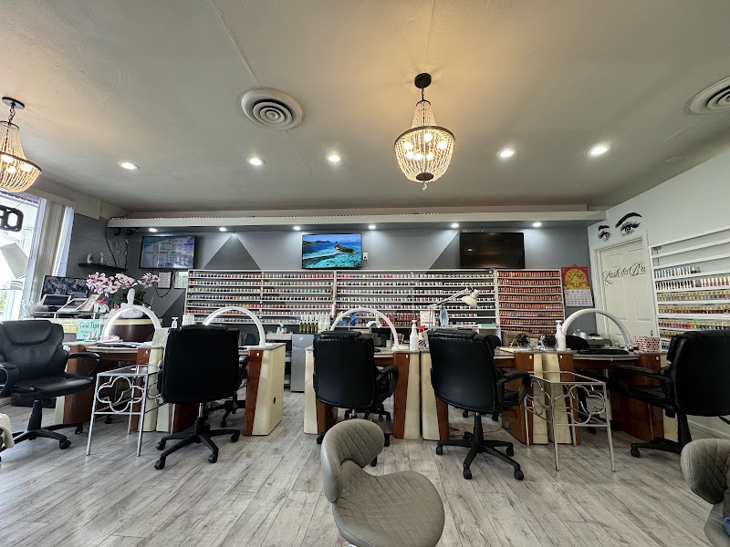 Nails Tech Spa & Lash 3