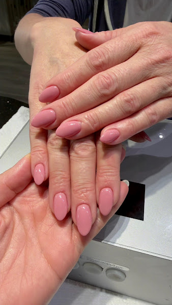 ETOILE Salon - Advanced Nail Care & Beauty Boutique 3
