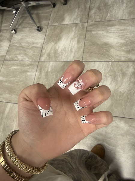 LUX Nails & Lashes 5