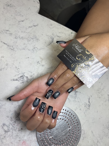 A & a Nails
