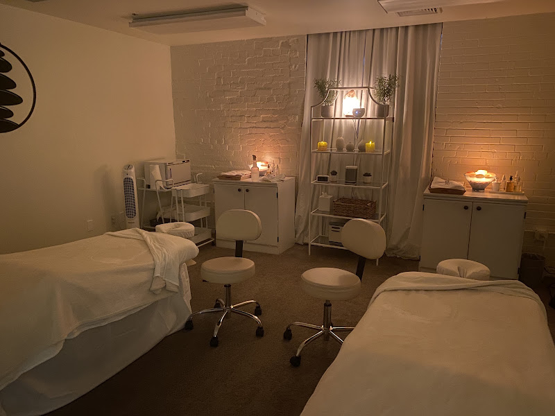 Zen'd Out Couples Massage Spa - Denver 4