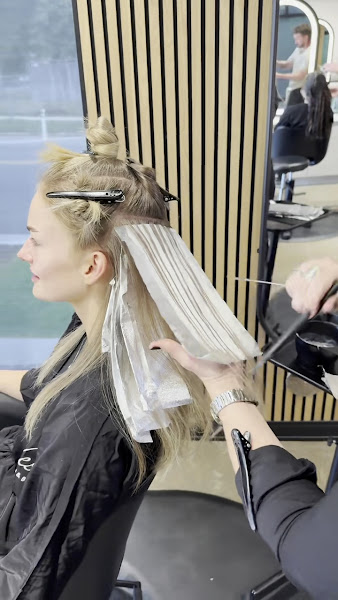 Deseo Salon & BlowDry 3