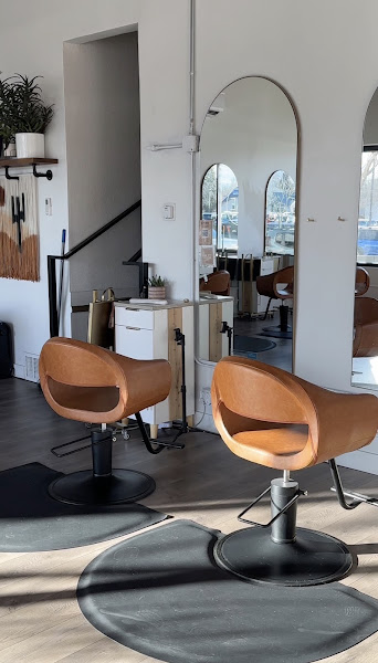 MĀE Salon + Wellness ✂ 5