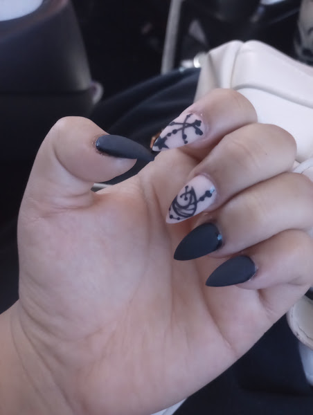 Top Line Nails and Beauty Salon 4