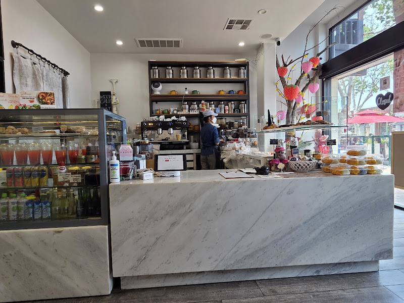 E Patisserie & Cafe 3