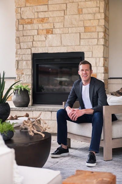 Stephen Berg - 8z Real Estate