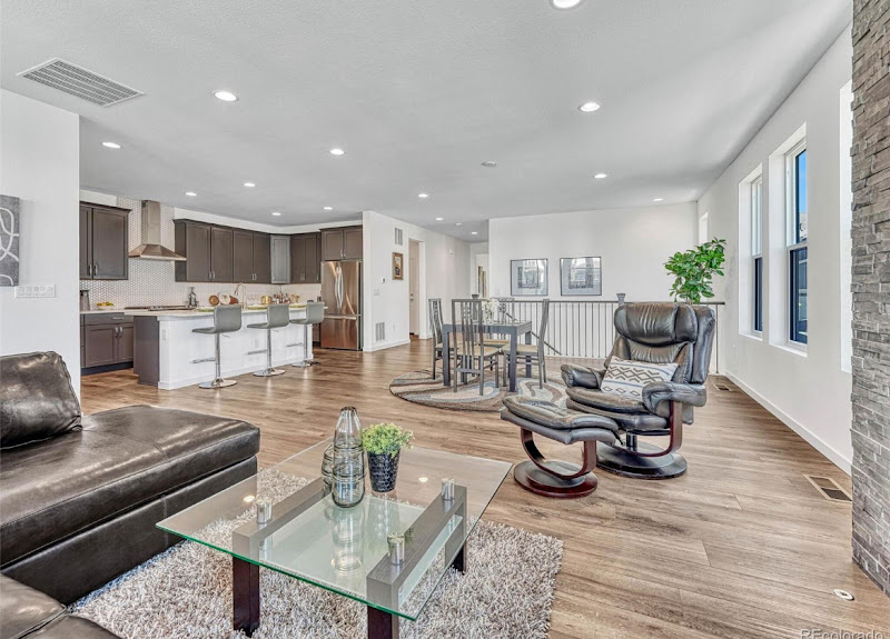 Realty ONE Group Five Star: John Garcia 5