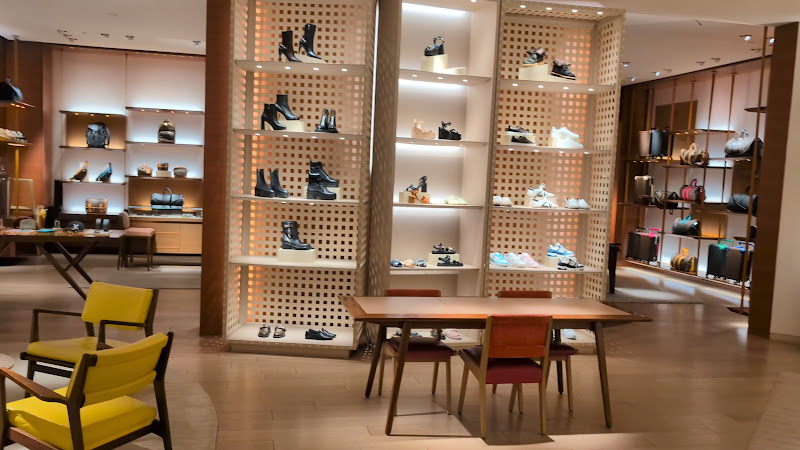 Louis Vuitton Denver Cherry Creek 3