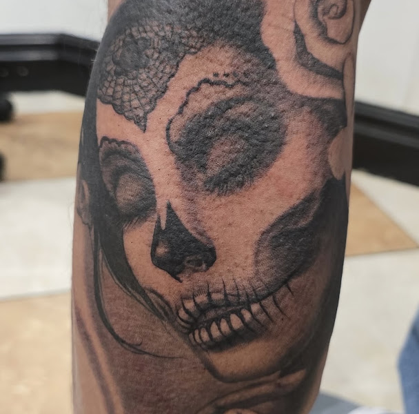 Phantom 8 Tattoo & Piercing 4