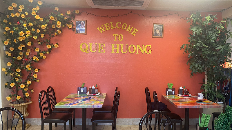 Que Huong Restaurant 2