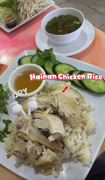 Que Huong Restaurant 3