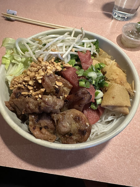 Saigon Phở & Seafood Restaurant 4
